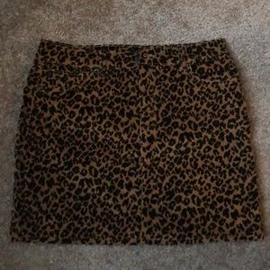 Leopard print skirt!